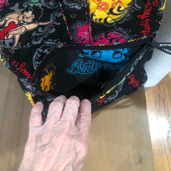 Authentic Betty Boop Overnight Duffel/Duffle Bag - Picture 5 of 14